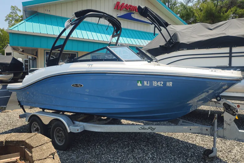 Slide: The Image of Sea Ray 19 SPX 2022 - 2