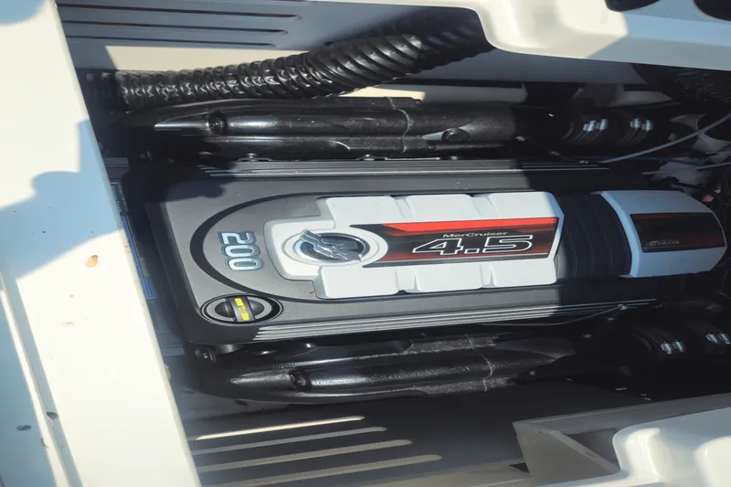 Slide: The Image of Sea Ray 19 SPX 2022 - 23