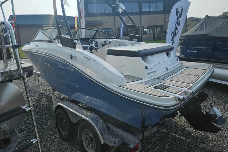 Slide: The Image of Sea Ray 19 SPX 2022 - 4