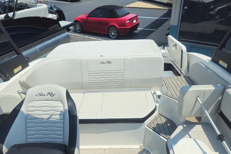 Slide: The Image of Sea Ray 19 SPX 2022 - 7