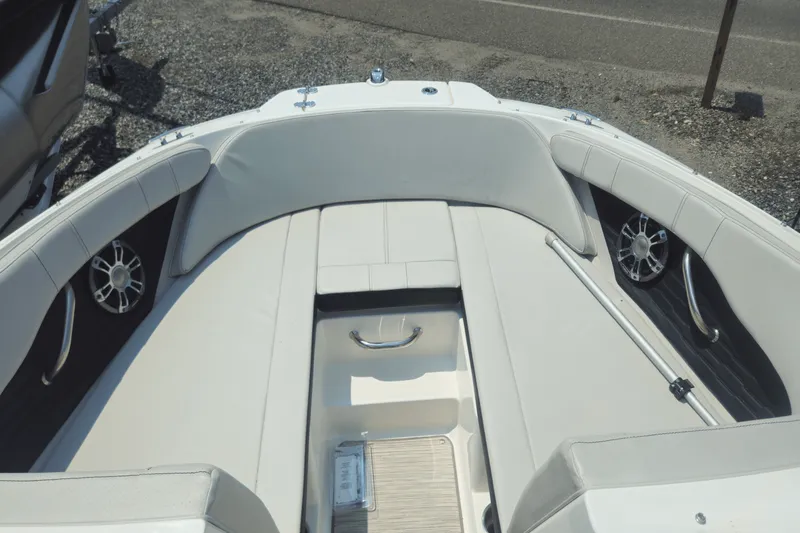 Slide: The Image of Sea Ray 19 SPX 2022 - 8