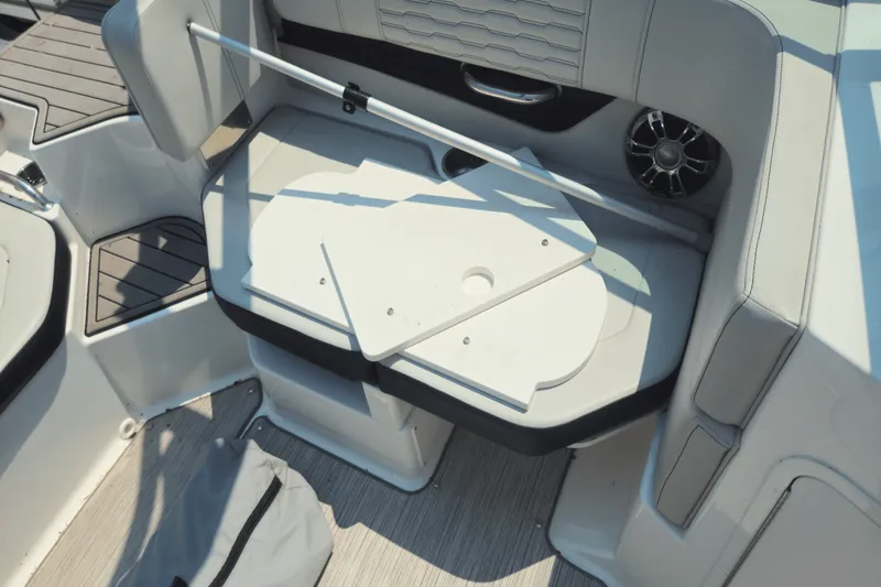 Slide: The Image of Sea Ray 19 SPX 2022 - 9