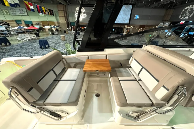 Slide: The Image of Boston Whaler 330 Vantage 2025 - 11