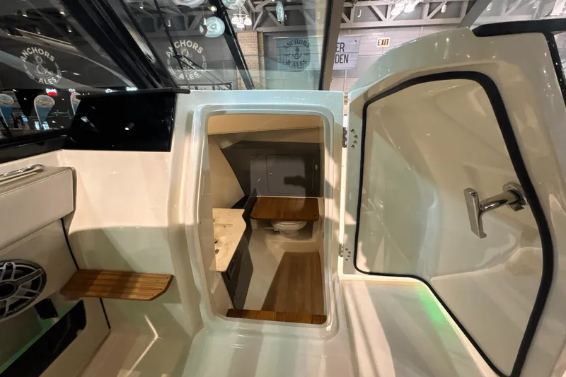 Slide: The Image of Boston Whaler 330 Vantage 2025 - 21
