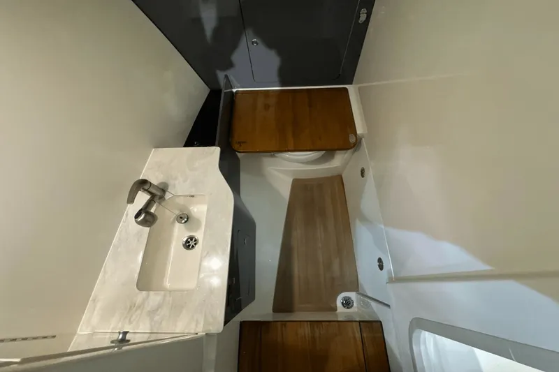 Slide: The Image of Boston Whaler 330 Vantage 2025 - 23