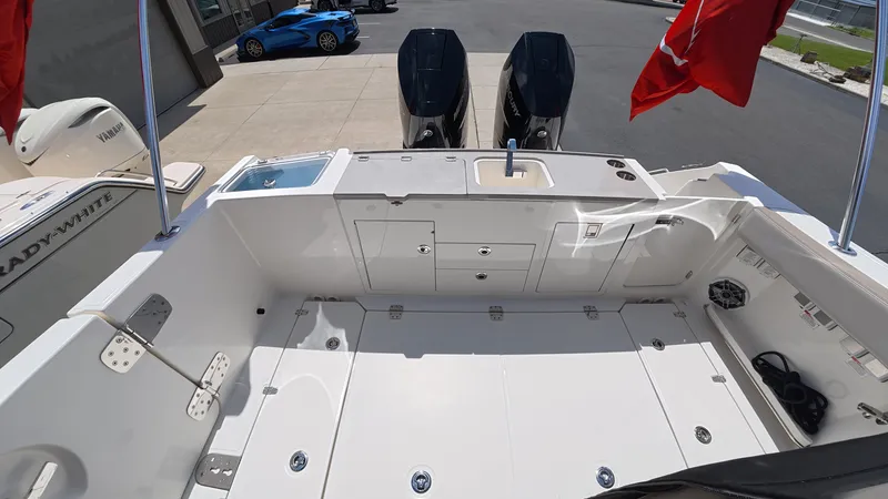 Slide: The Image of Boston Whaler 330 Vantage 2025 - 13