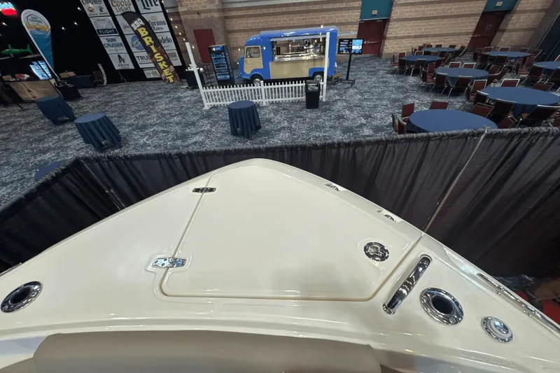 Slide: The Image of Boston Whaler 330 Vantage 2025 - 33