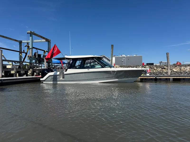 The Image of Boston Whaler 330 Vantage 2025 - 0