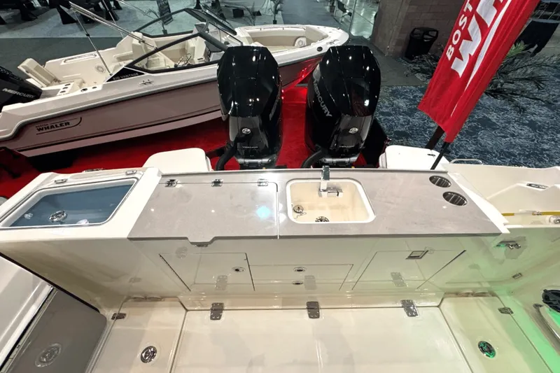 Slide: The Image of Boston Whaler 330 Vantage 2025 - 6