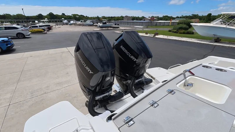 Slide: The Image of Boston Whaler 330 Vantage 2025 - 10