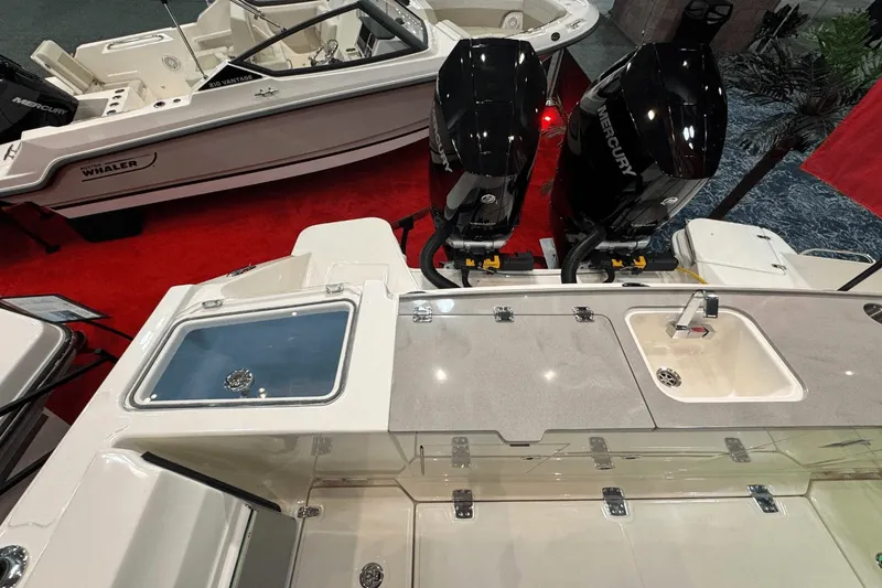 Slide: The Image of Boston Whaler 330 Vantage 2025 - 7