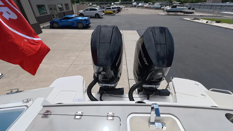 Slide: The Image of Boston Whaler 330 Vantage 2025 - 9