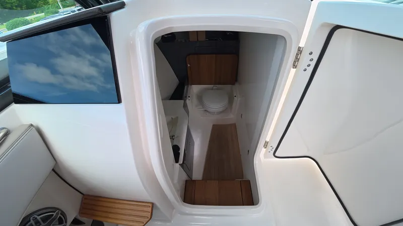 Slide: The Image of Boston Whaler 330 Vantage 2025 - 24
