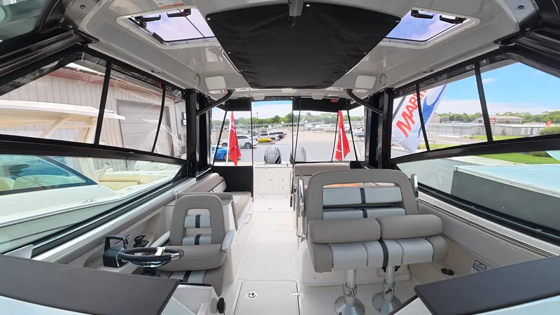 Slide: The Image of Boston Whaler 330 Vantage 2025 - 14
