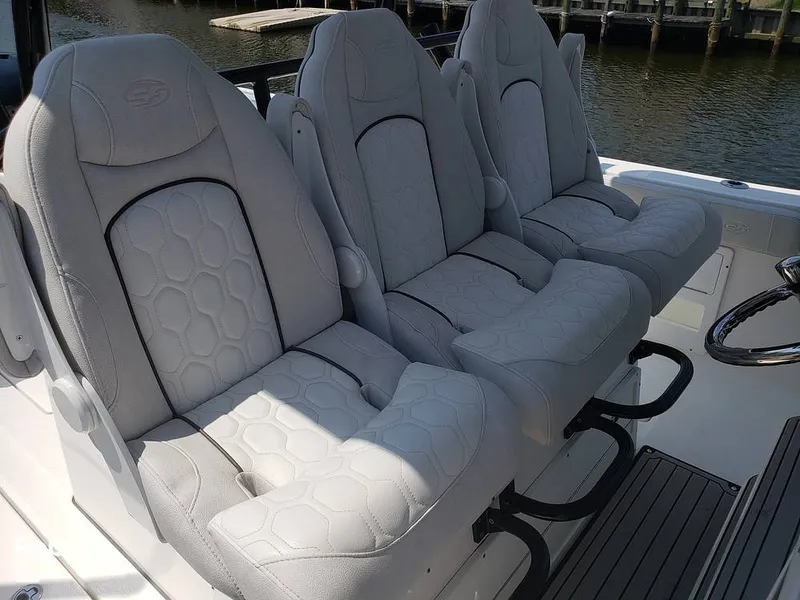 Slide: The Image of Sea Fox 328 Commander 2022 - 11030104