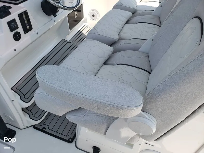 Slide: The Image of Sea Fox 328 Commander 2022 - 11030115