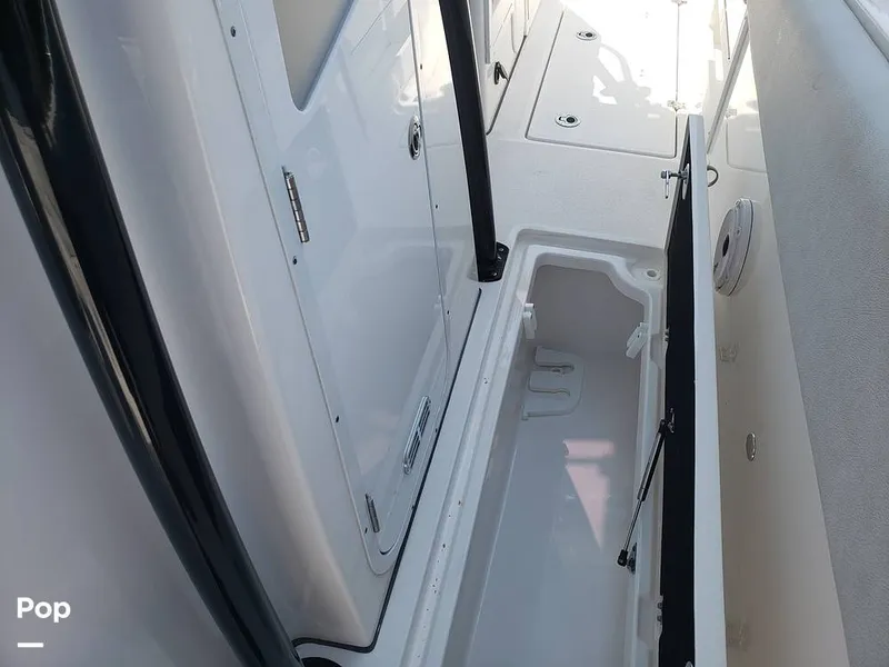 Slide: The Image of Sea Fox 328 Commander 2022 - 11030017