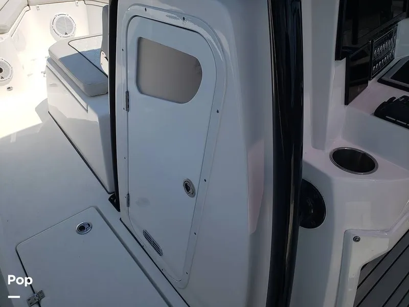 Slide: The Image of Sea Fox 328 Commander 2022 - 11030019