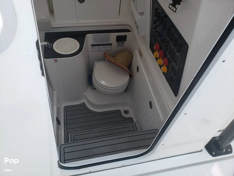 Slide: The Image of Sea Fox 328 Commander 2022 - 11030024