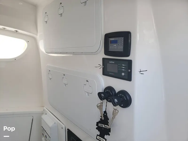 Slide: The Image of Sea Fox 328 Commander 2022 - 11030030