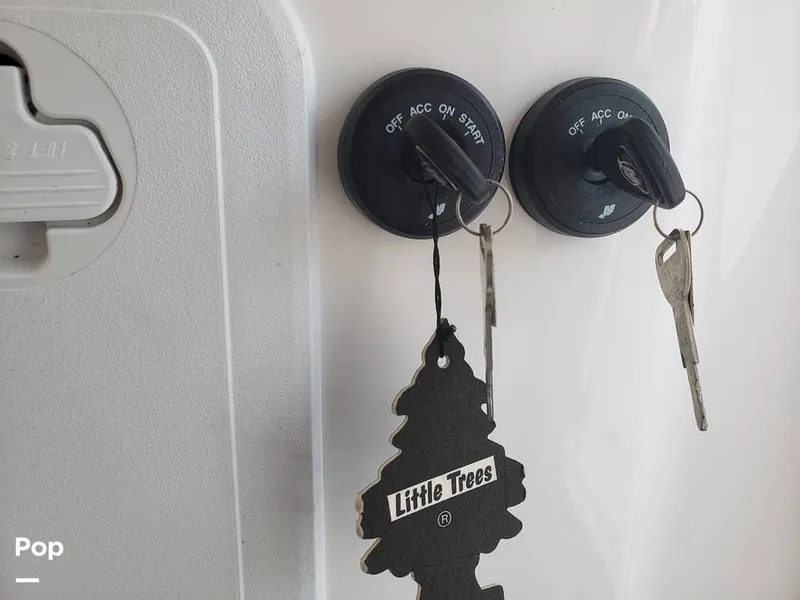 Slide: The Image of Sea Fox 328 Commander 2022 - 11030049