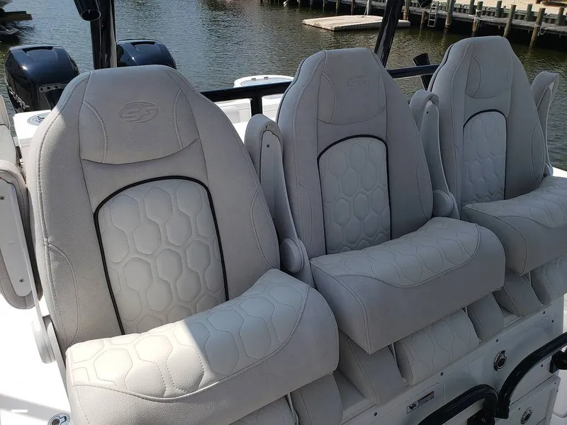 Slide: The Image of Sea Fox 328 Commander 2022 - 11030094