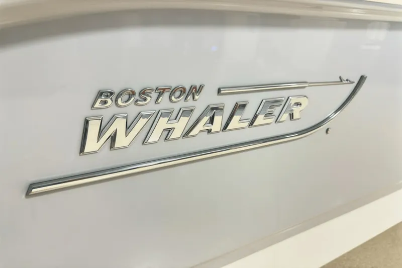 Slide: The Image of Boston Whaler 220 Dauntless 2025 - 2