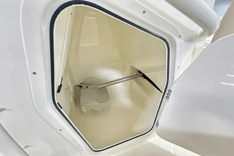 Slide: The Image of Boston Whaler 220 Dauntless 2025 - 8