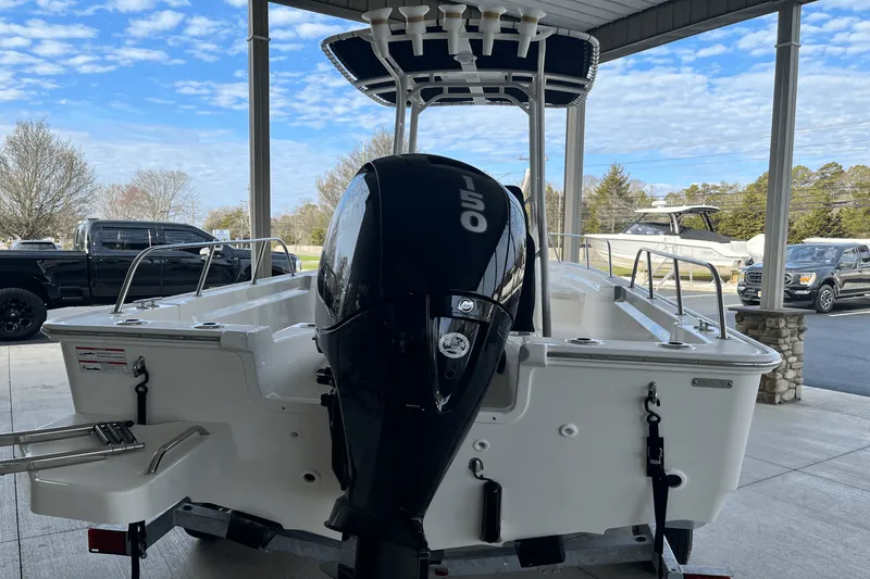 Slide: The Image of Boston Whaler 190 Montauk 2025 - 4