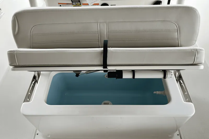 Slide: The Image of Boston Whaler 190 Montauk 2025 - 6