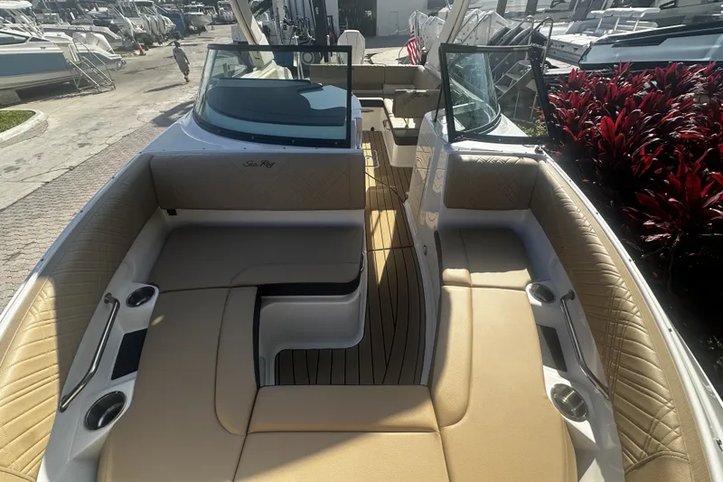 Slide: The Image of Sea Ray SDX 230 Outboard 2026 - 25