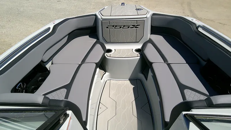 Slide: The Image of Yamaha 255 X 2024 - 11