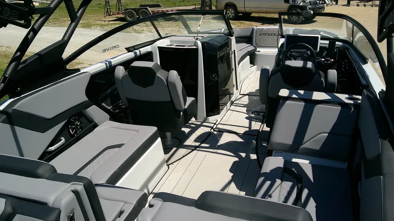 Slide: The Image of Yamaha 255 X 2024 - 4