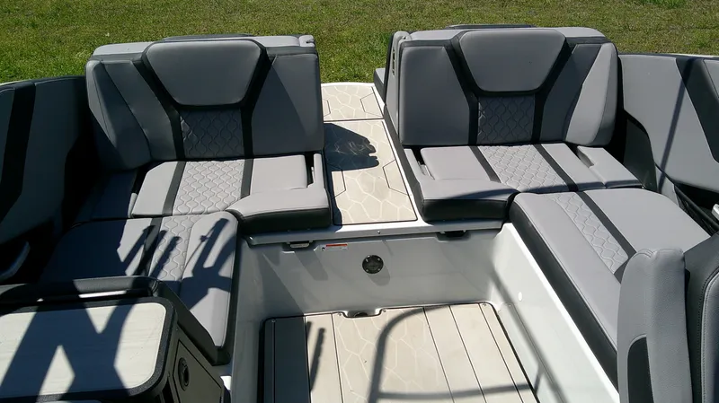 Slide: The Image of Yamaha 255 X 2024 - 7