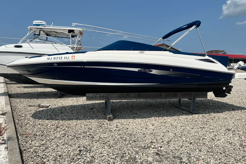 Slide: The Image of Sea Ray SDX 220 2017 - 0
