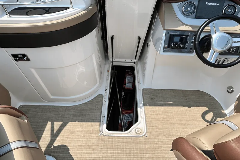 Slide: The Image of Sea Ray SDX 220 2017 - 10