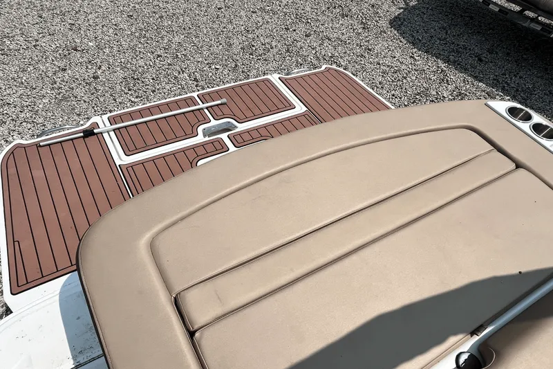 Slide: The Image of Sea Ray SDX 220 2017 - 11