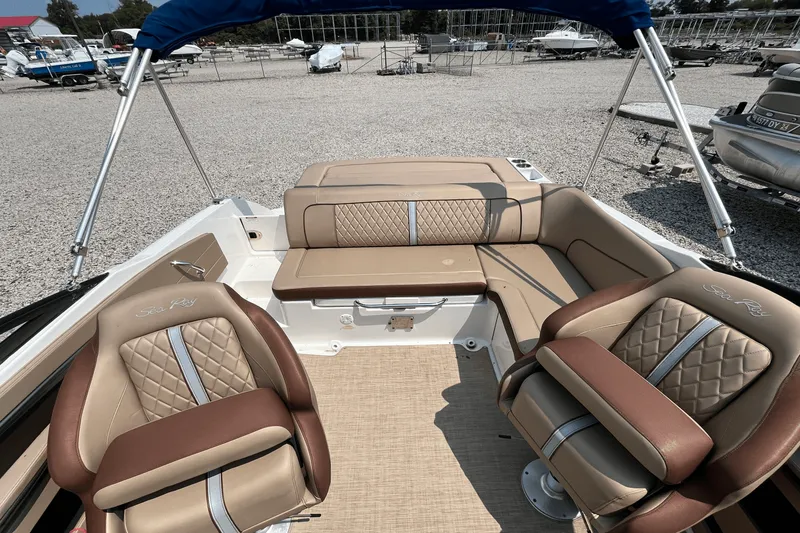 Slide: The Image of Sea Ray SDX 220 2017 - 4
