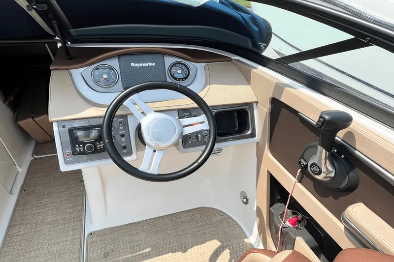 Slide: The Image of Sea Ray SDX 220 2017 - 5