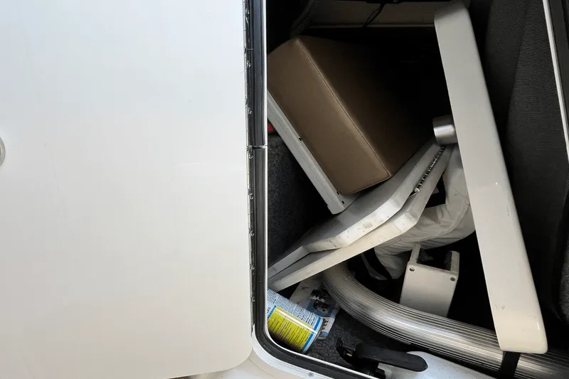 Slide: The Image of Sea Ray SDX 220 2017 - 9