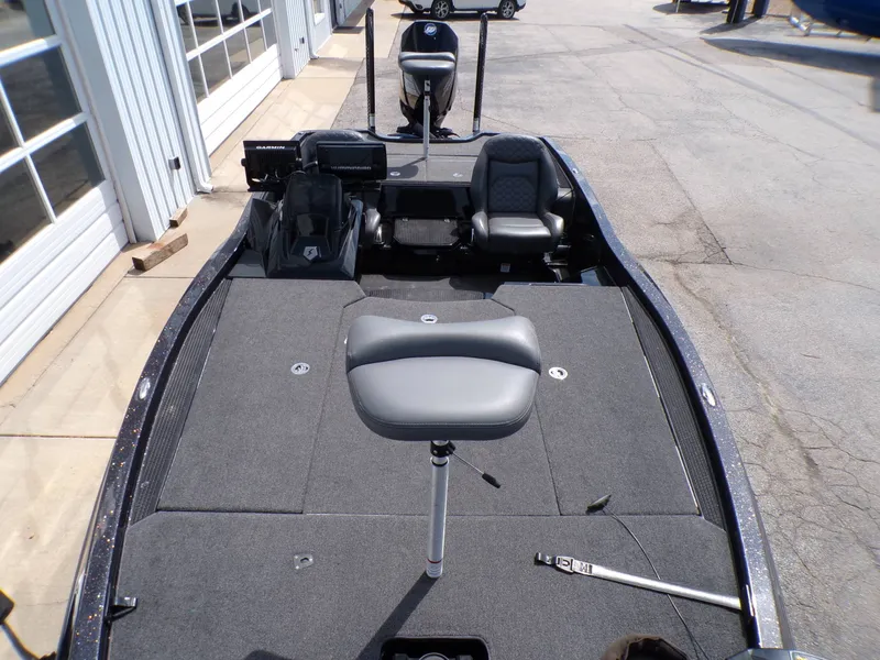 Slide: The Image of Ikon Boats VLX21 2025 - 14