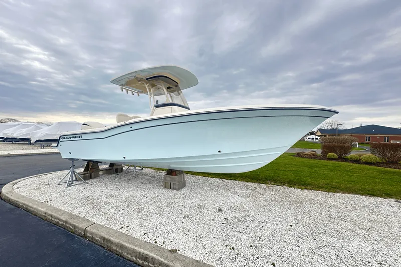 Slide: The Image of Grady-White Fisherman 216 2025 - 14