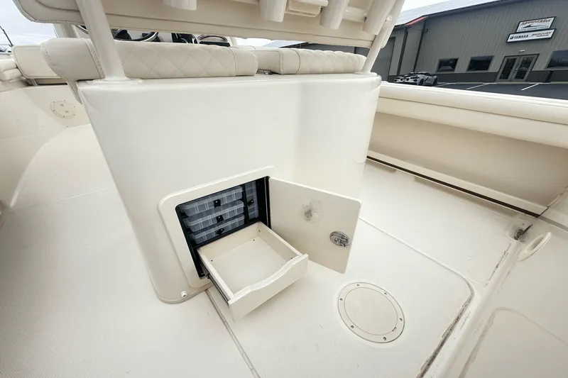 Slide: The Image of Grady-White Fisherman 216 2025 - 7