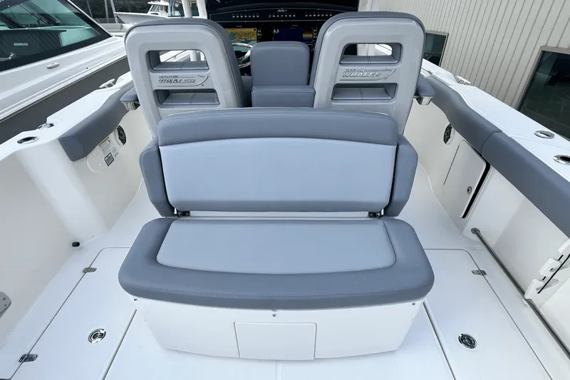 Slide: The Image of Boston Whaler 330 Outrage 2025 - 10