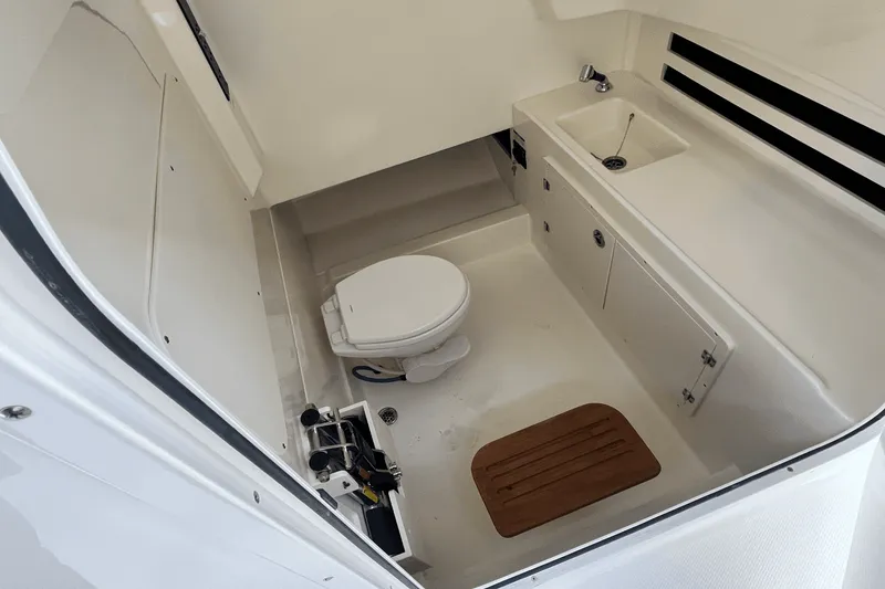 Slide: The Image of Boston Whaler 330 Outrage 2025 - 16