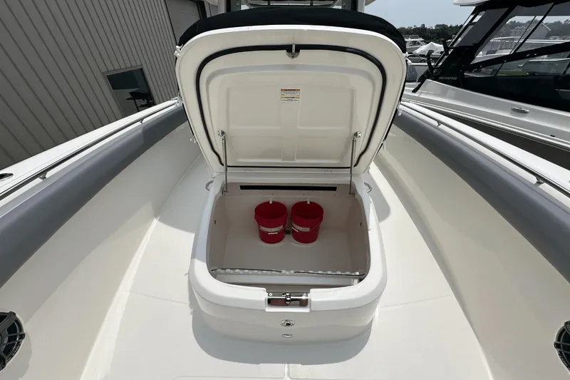 Slide: The Image of Boston Whaler 330 Outrage 2025 - 21