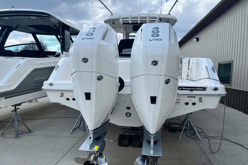 Slide: The Image of Boston Whaler 330 Outrage 2025 - 5