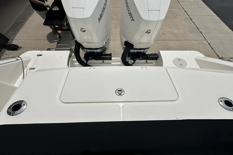 Slide: The Image of Boston Whaler 330 Outrage 2025 - 6