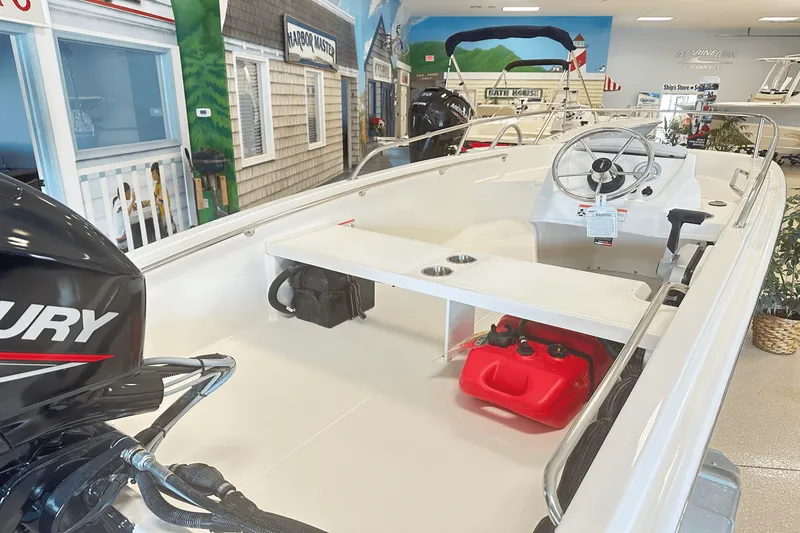 Slide: The Image of Boston Whaler 130 Super Sport 2025 - 4