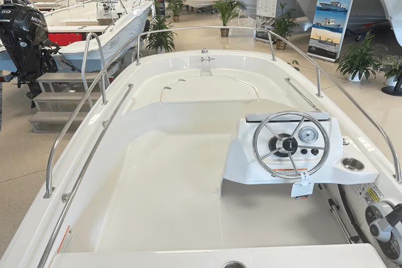 Slide: The Image of Boston Whaler 130 Super Sport 2025 - 5